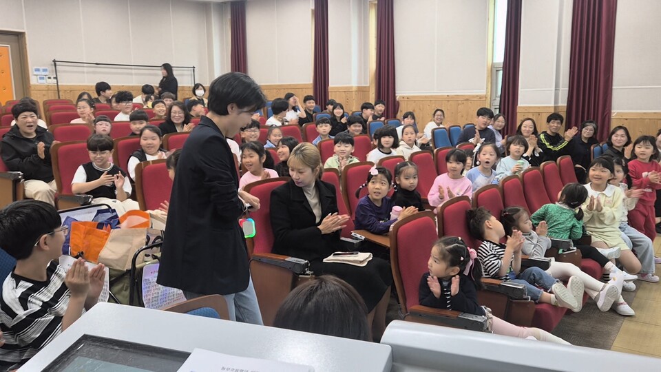 학부모회와 함께한 ‘추억의 간식 뽑기’…능주초의 특별한 어린이날