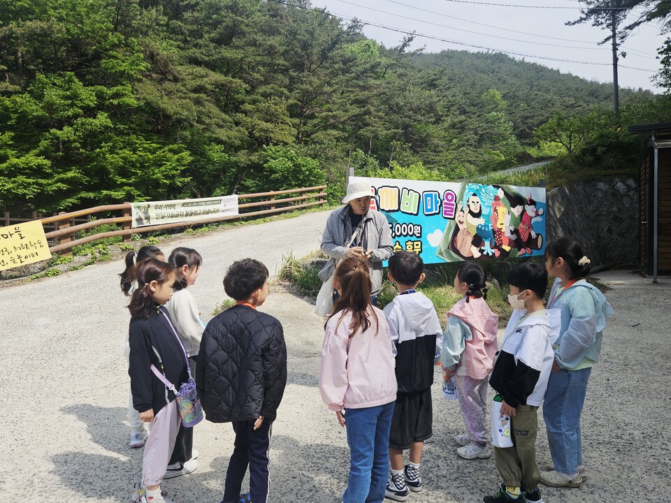 옥과초 1학년, 도깨비마을 숲서 교과연계 체험…자연 속 상상력 키워