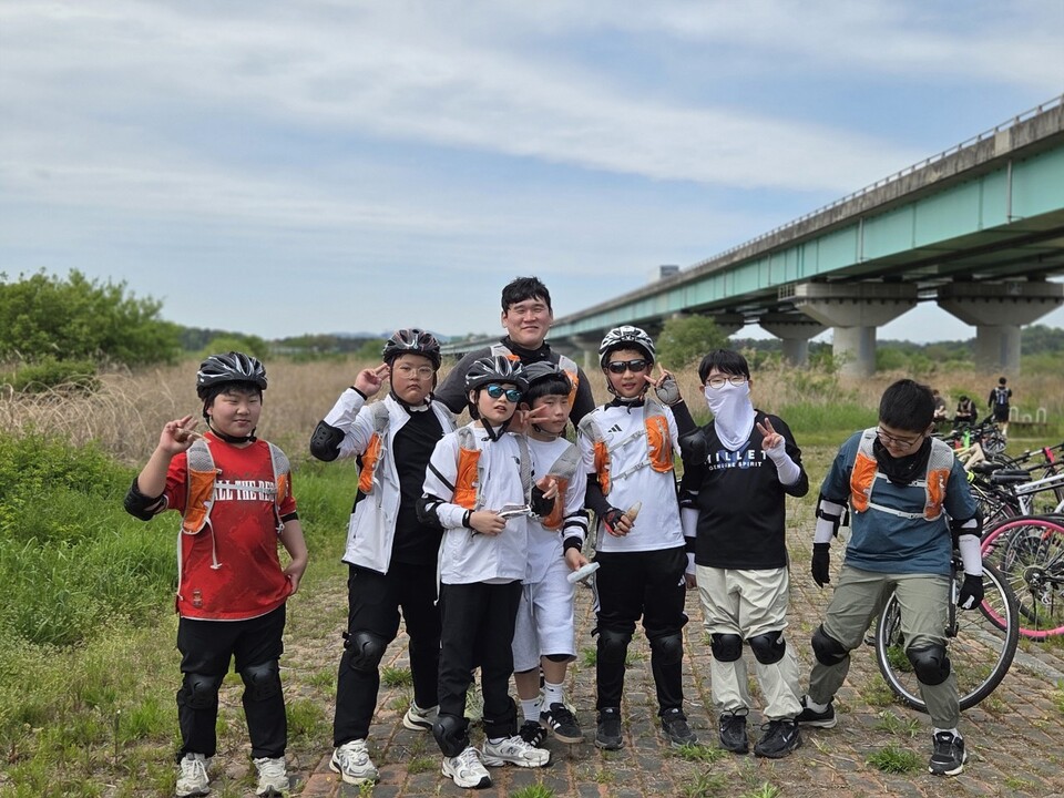 노안남초, 37km 봄 자전거 하이킹 성료… 도전과 역사 배운 가슴 훈훈한 교육