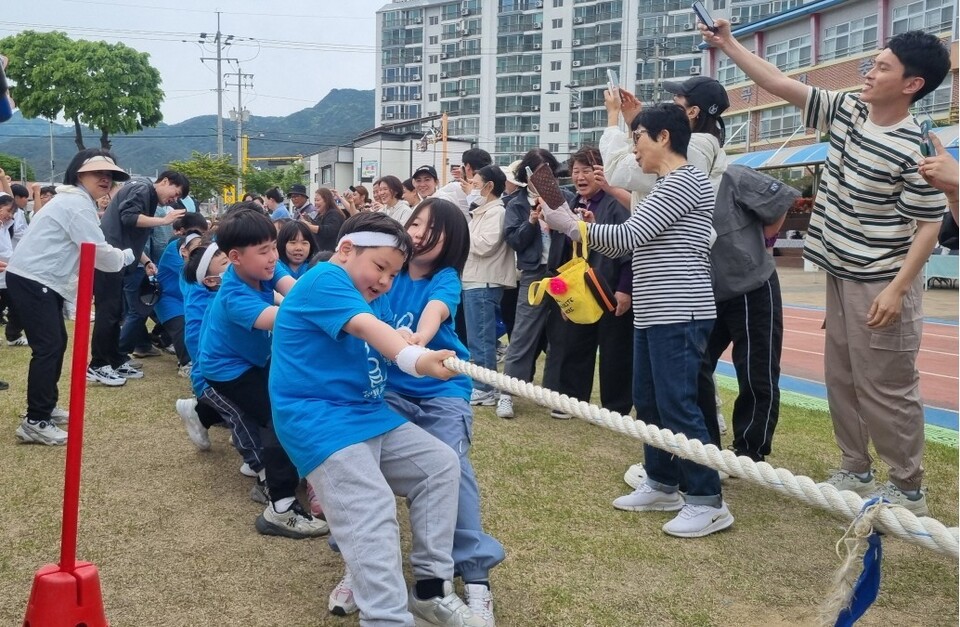 곡성중앙초, 세대공감 ‘행운 가득 운동회’로 봄날 활력