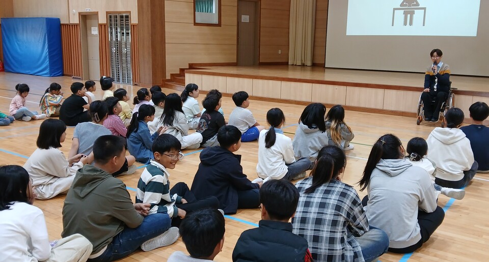 칠량초, 장애 이해 교육 통해 '불쌍하다' 아닌 '파이팅' 외쳐