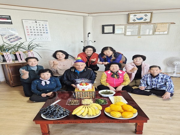 장흥 장평면, 4월 생신 맞은 장수 어르신들에 생신상 전달