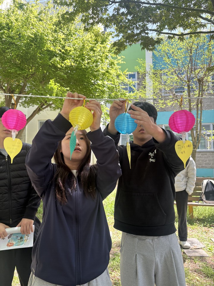 영산성지고, 대각개교절 맞아 학생들과 함께 소원등 달기