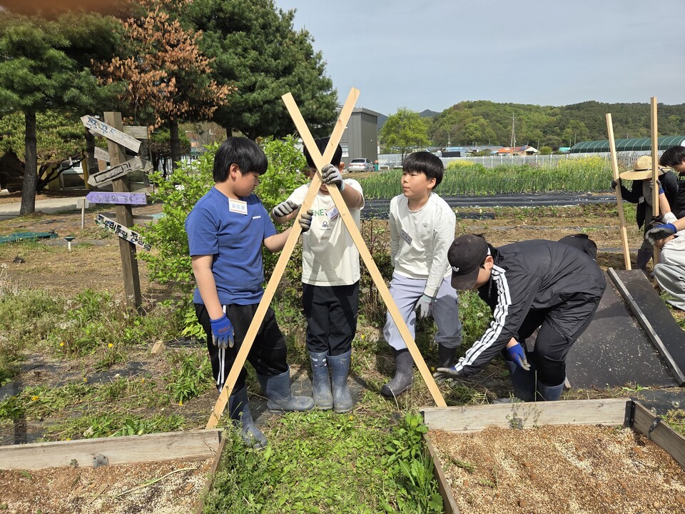 흙으로 배우는 배려, 옥과초 생태텃밭에서 꿈뿌리