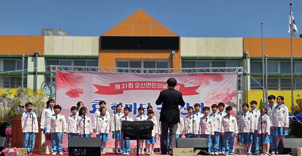 곡성 오산초, 전교생 하나 된 감동의 하모니…면민의 남 무대 '눈물'