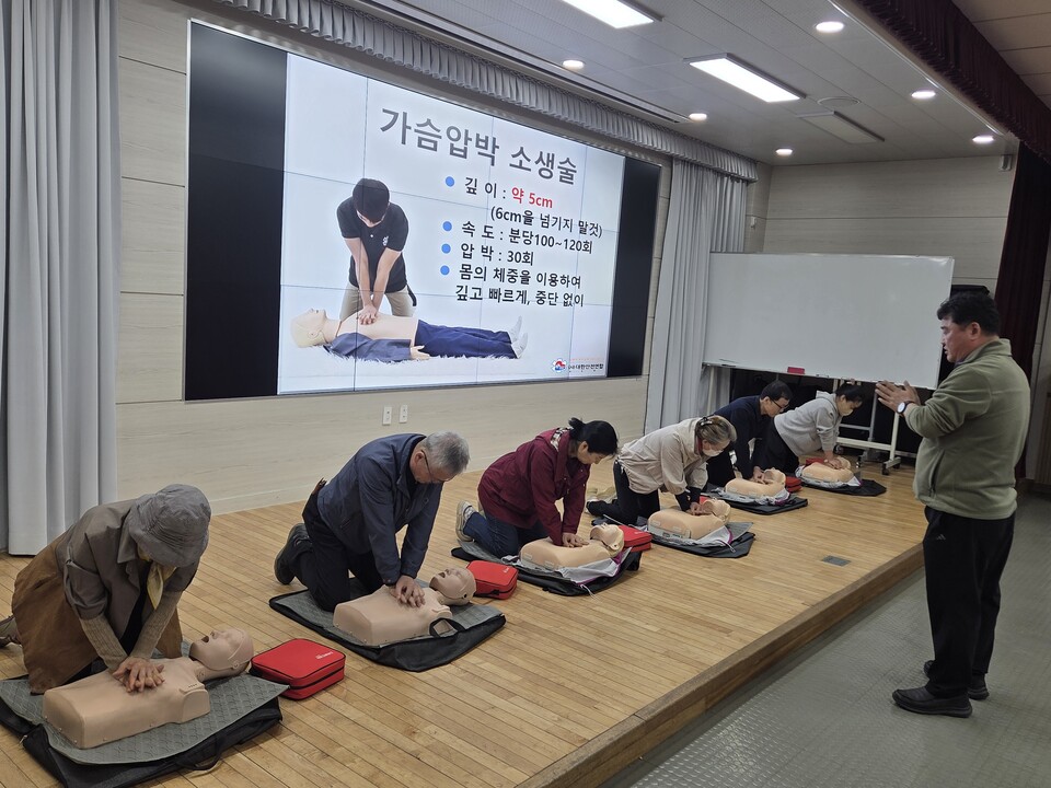 “4분의 기적, 우리 가족을 지킵니다” 고흥평생교육관, 주민대상 심폐소생술 교육 운영