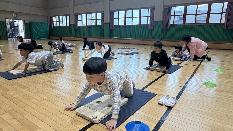 군남초, ‘바른체형·성장 운동처방’으로 거북목·척추측만 예방
