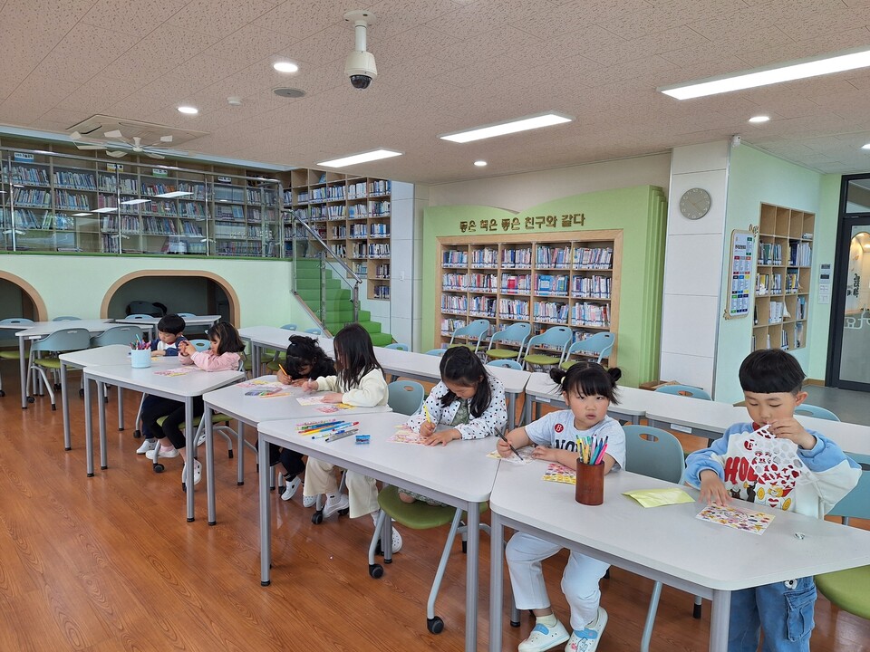 장성도서관, ‘Book꾸러기 행진’으로 아이들 첫 독서 길 열어