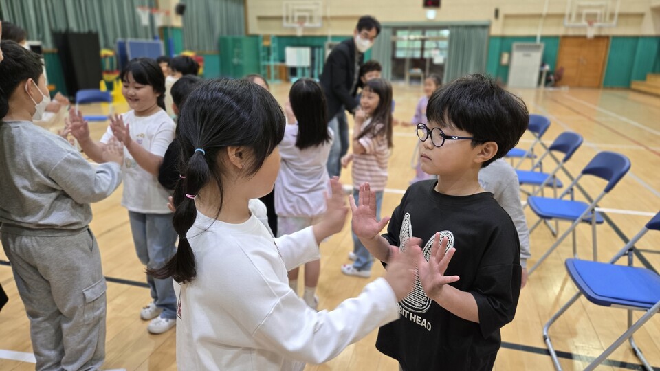 진상초·옥곡초, 1~2학년 ‘공동교육과정’으로 함께 뛰며 배려와 협동 배워