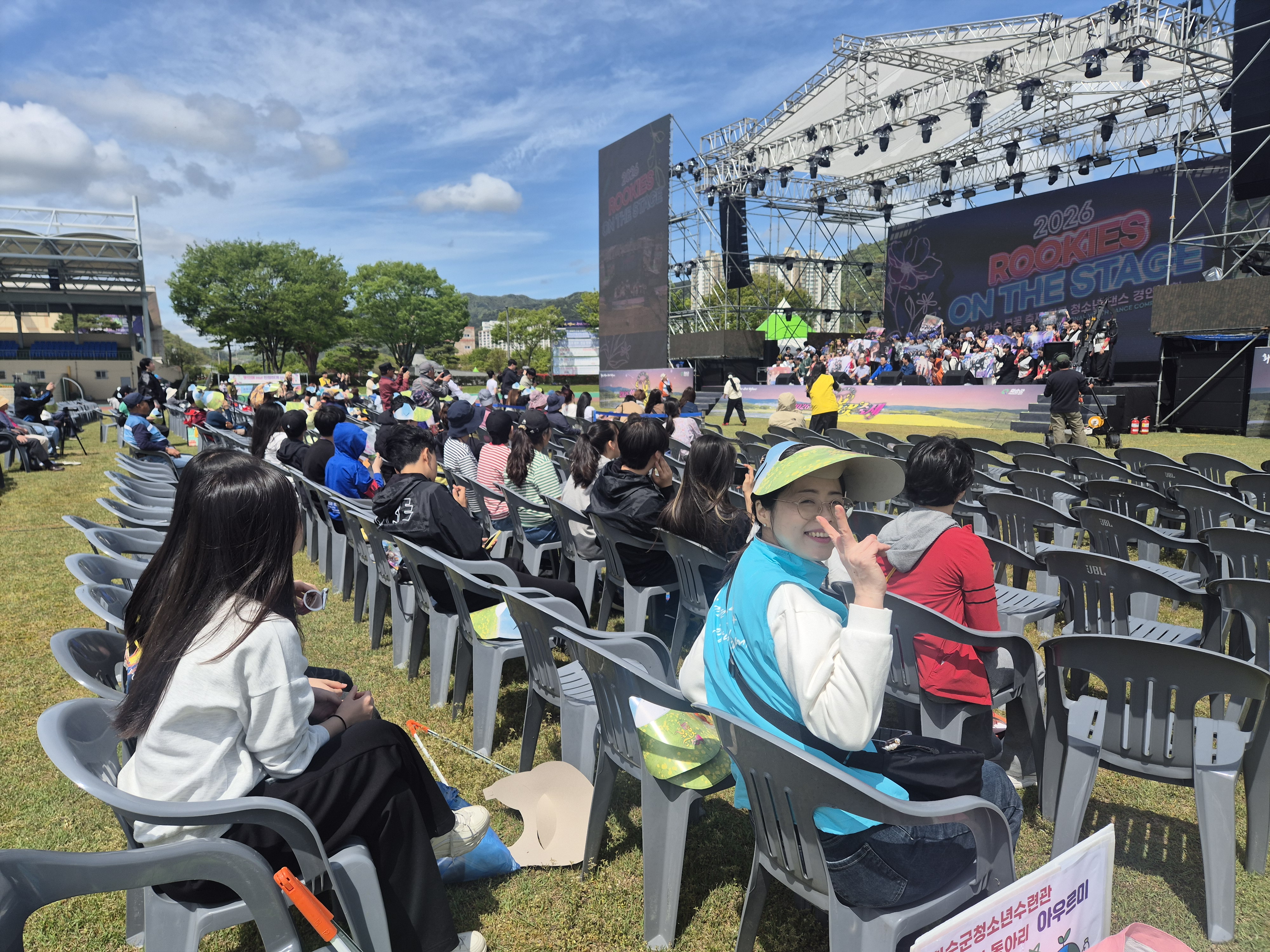 화순 청소년들, 봄꽃축제서 춤과 환경 지킴이로 ‘꽃길’ 색칠