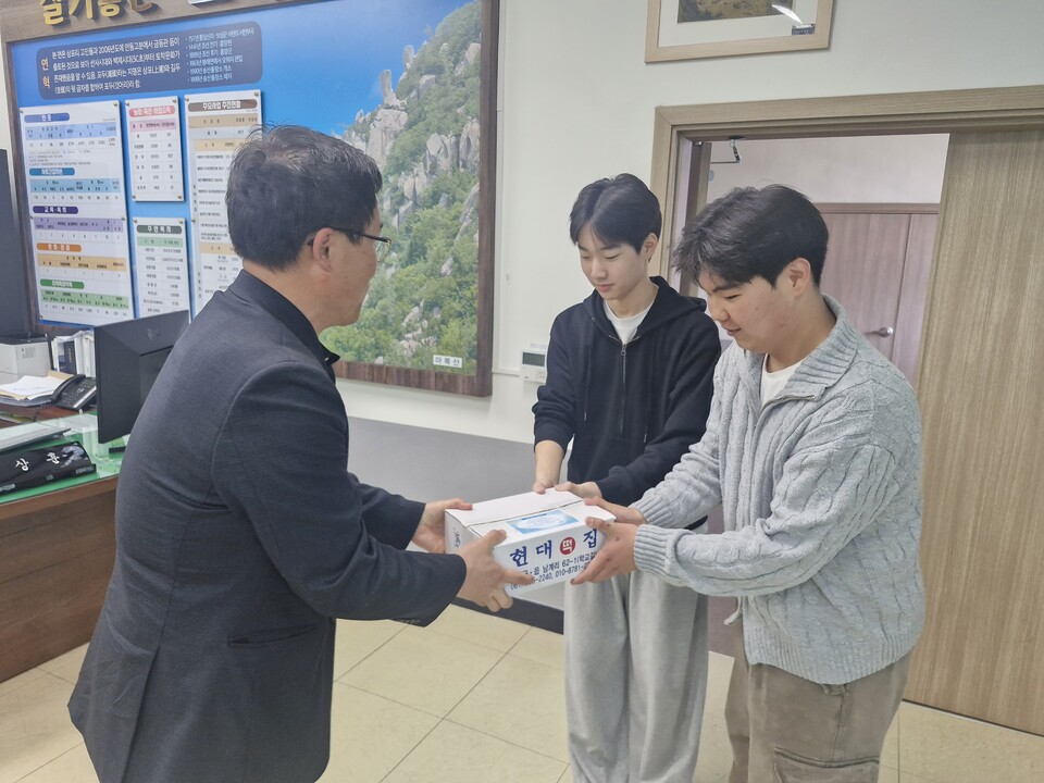 포두중학교, ‘사랑의 쑥떡’으로 지역 어르신들에 봄 온정 전달