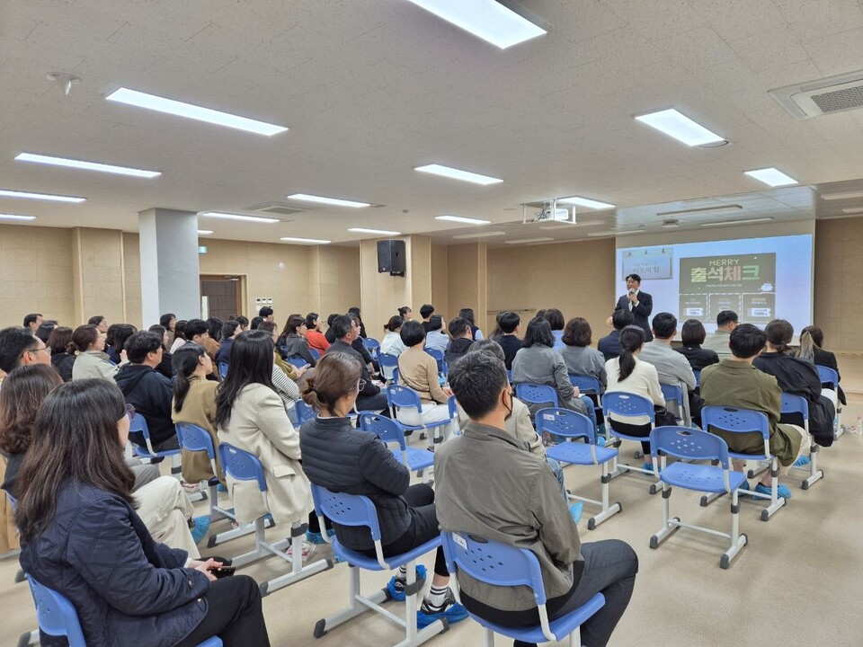 무안희망중 신원호 교장, 대입 변화 맞춘 ‘진로진학 컨설팅’ 열려