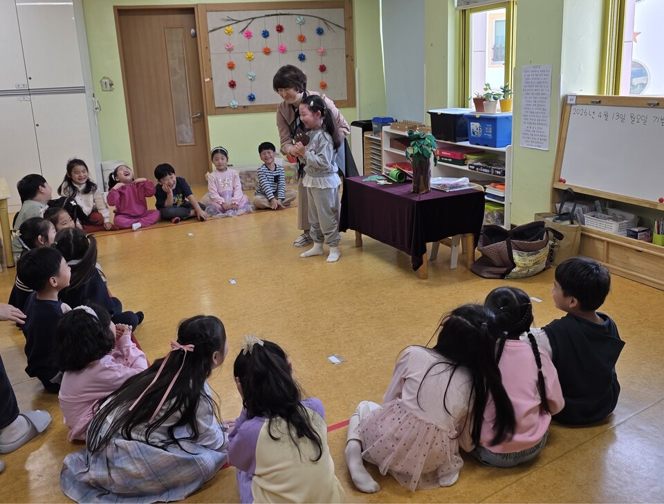 장성도서관, ‘찾아가는 그림책 도서관’으로 유아 독서 교육 선도!