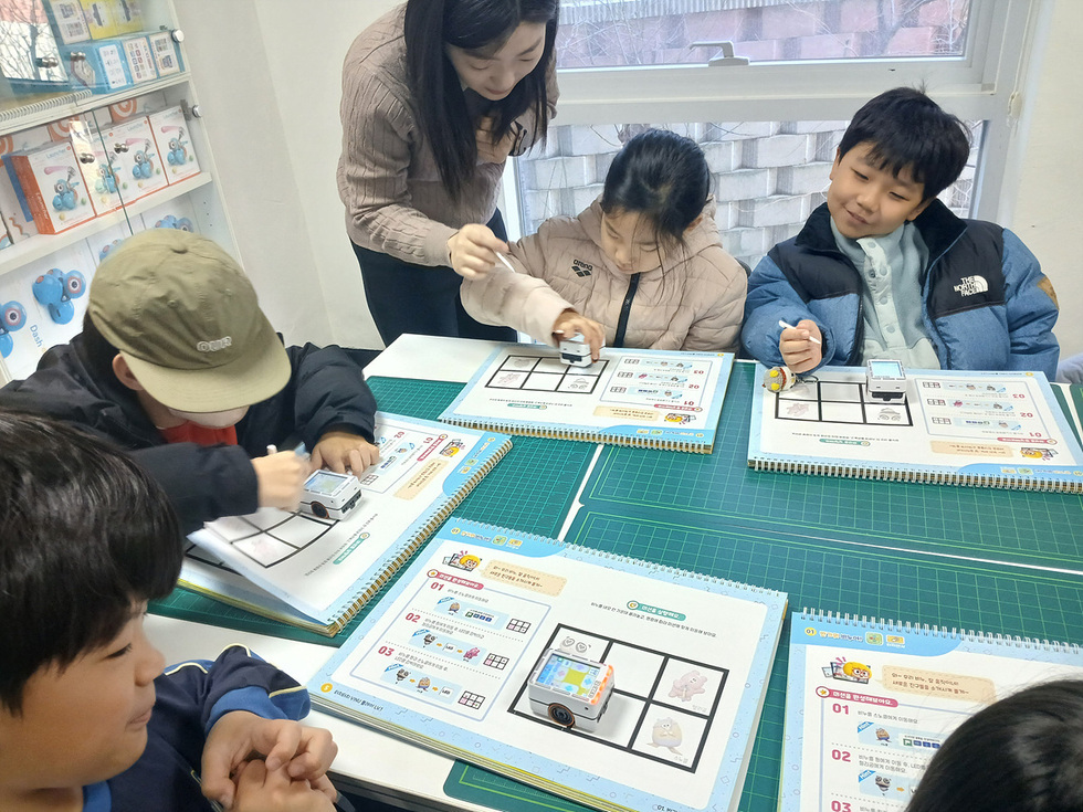 어린이 로봇·AI코딩 체험! 이순신도서관 '상상창작소' 모집