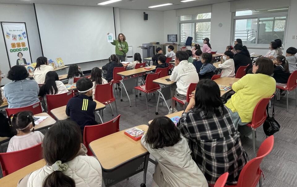 영광도서관, ‘슈퍼 거북’ 유설화 작가와 특별한 그림책 여행