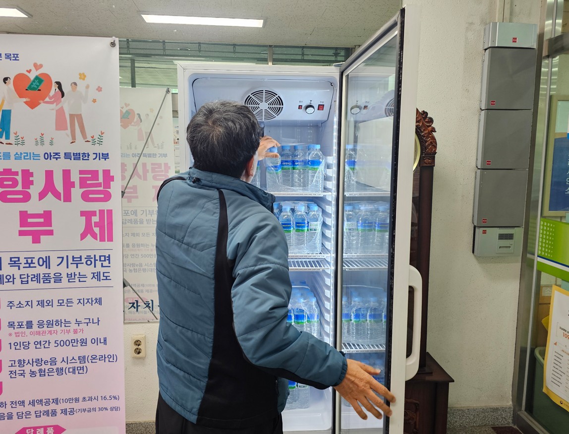 동화주유소, 연산동에 생수 300병 기부…무더위 속 나눔 실천