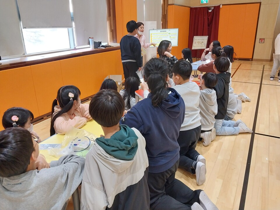 장벽 허무는 배리어프리…영강초·유치원, 공감교육 확산