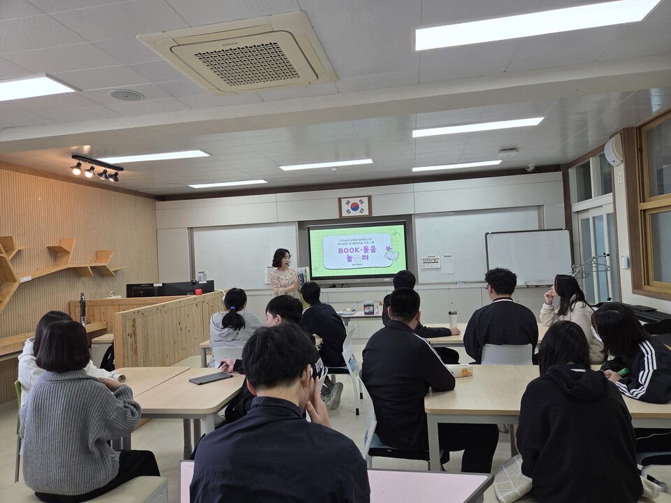 장애인의 날 맞아 시각장애 체험과 퀴즈 이벤트 개최