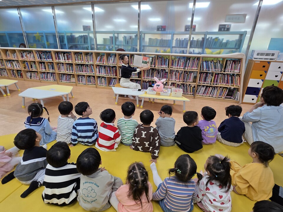 광양도서관, 유아를 위한 '책놀이' 체험학습 운영