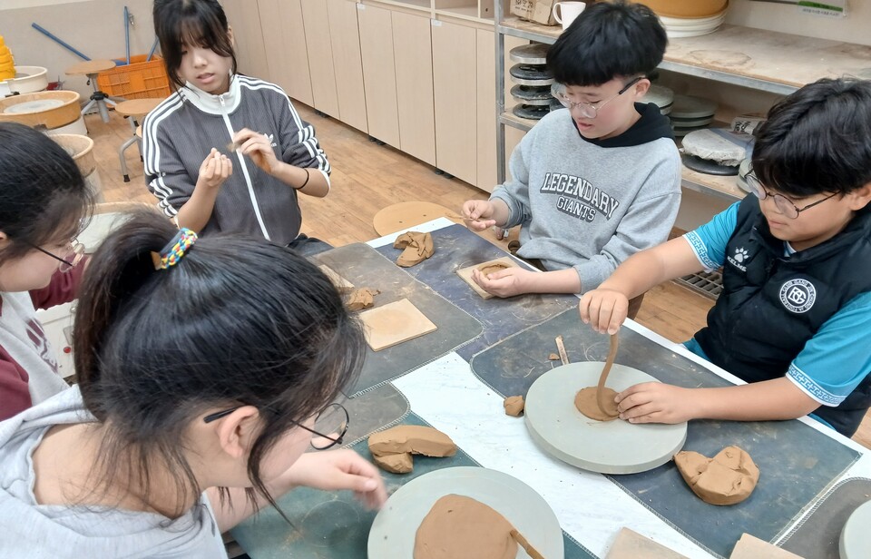 칠량초 도예 교실, 강진 흙으로 빚은 아이들의 꿈