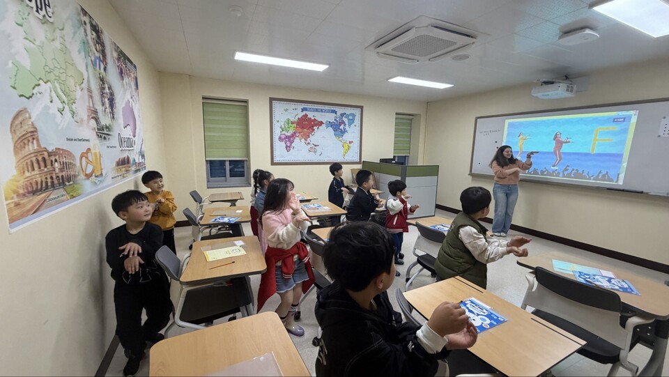원어민과 함께 영어 그림책 읽고 세계로, 지역아동센터 학생들 꿈을 키우다