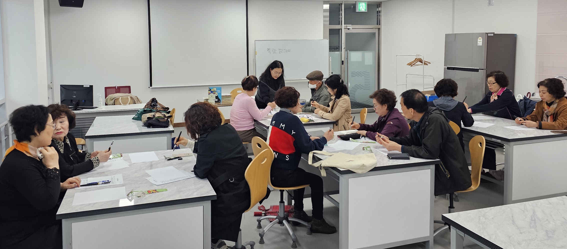 광주중앙도서관, 노년층 정서 안정 위한 독서·체험 프로그램 운영