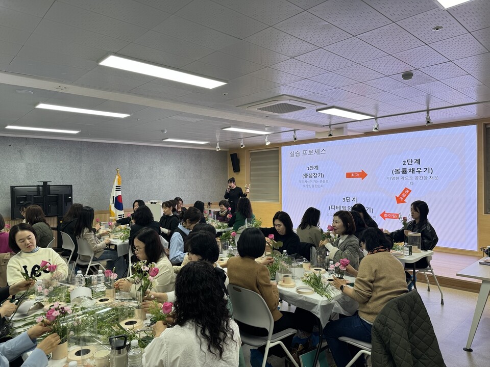 목포교육지원청, 돌봄전담사 67명 대상 직무 역량 강화 연수 개최