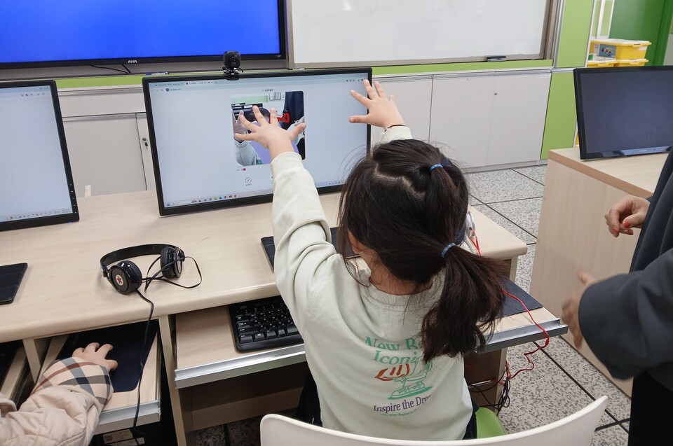 칠량초, AI로 나만의 캐릭터를 만들며 ICT 소통하다