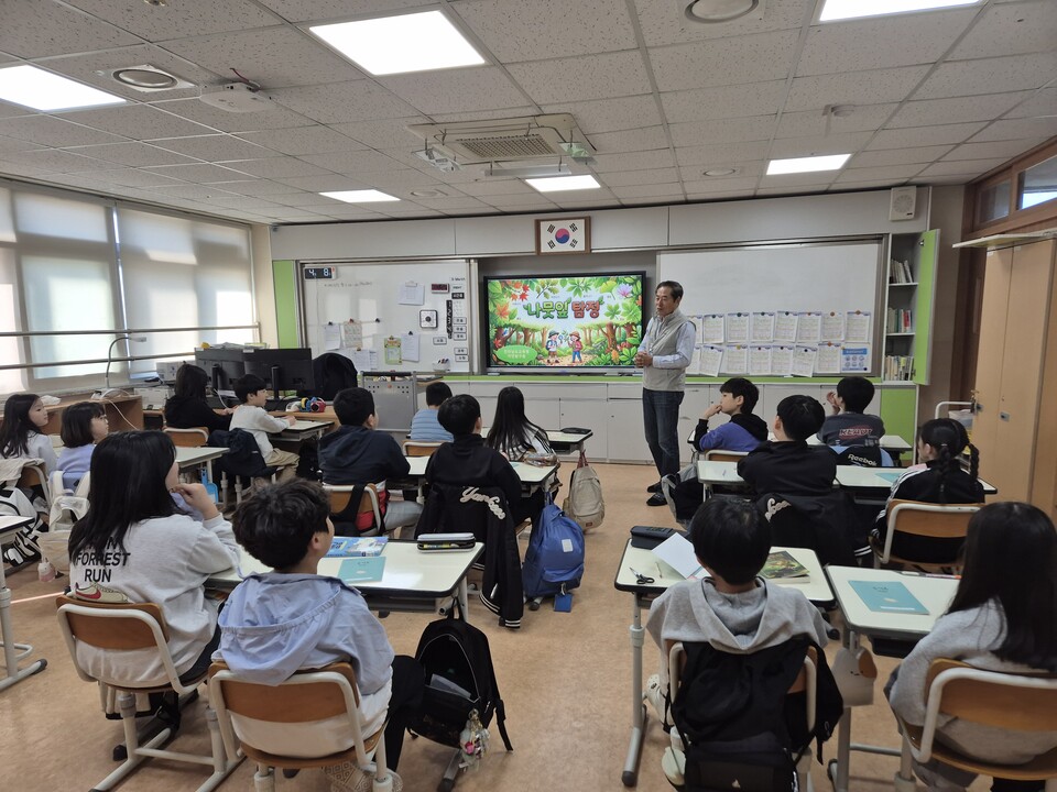 광양마로초, '나뭇잎 탐정'으로 떠나는 학교 숲 속 생태 탐구 여정