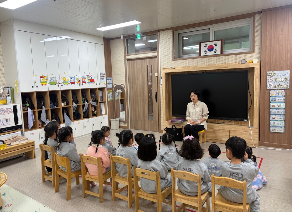 진도도서관, 유치원 찾아가는 그림책 놀이터!
