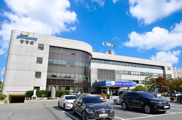 장성군, 행복나눔의료재단 대표 등 2명 '모범납세자' 선정