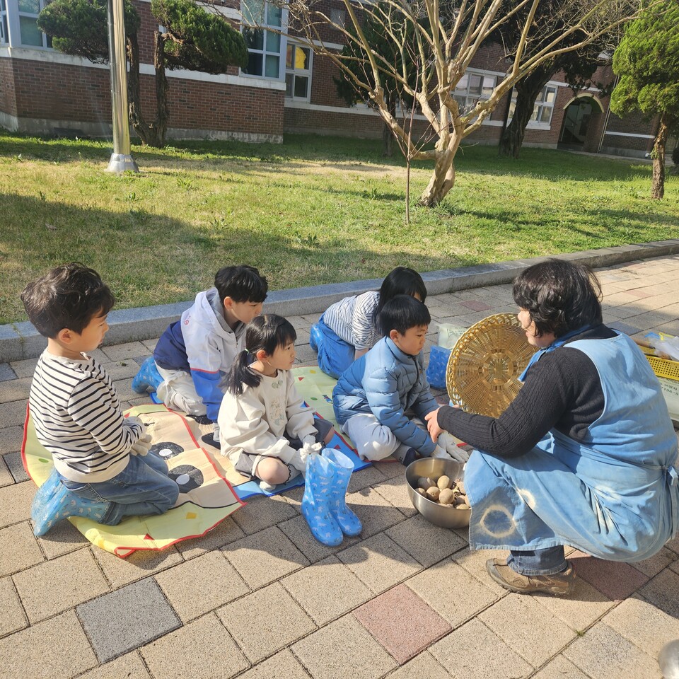 석곡초, 고사리손으로 일구는 ‘꼬마 농부’의 꿈… 텃밭 가꾸기 시작