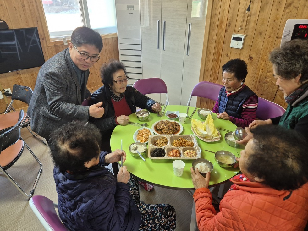 경로당에 웃음꽃이 피어난 ‘고기밥상데이’의 현장