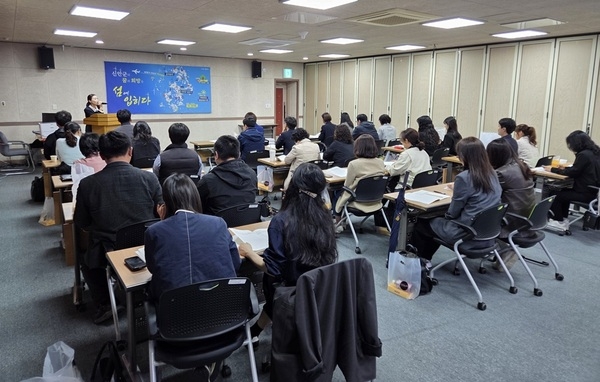 신안군, 경로당 활성화 위해 담당자 대상 직무 역량 강화 교육 실시
