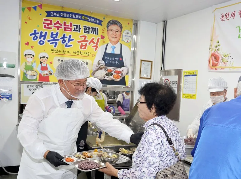 장세일 영광군수, 취임 첫 걸음 노인복지관서 ‘현장행정’ 약속 - 복지 | 코리아NEWS
