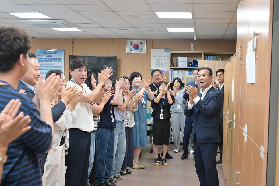 서영학 여수시장, 전 부서 순회하며 직원들과 ‘첫 소통’ - 행정 | 코리아NEWS