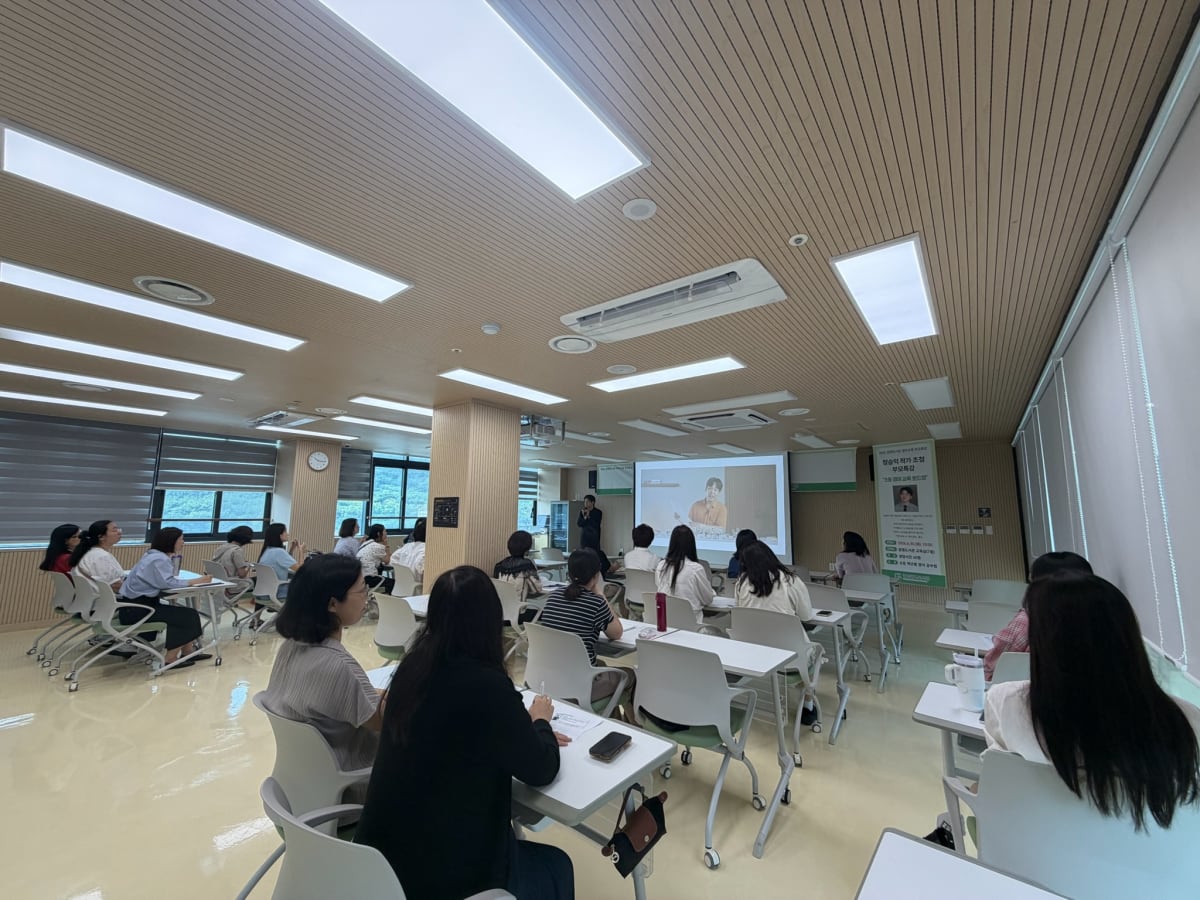 정승익 작가 초청, 초등 영어 교육 로드맵 제시