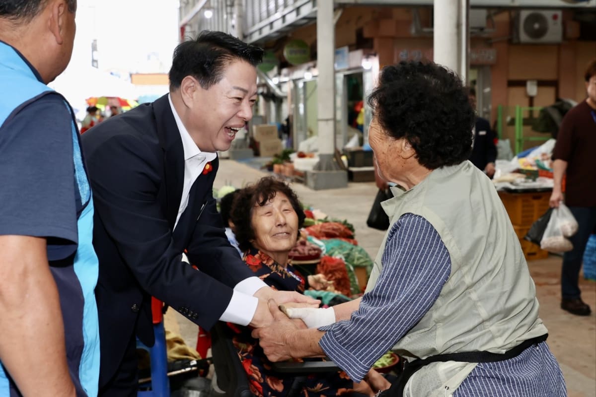 취임 첫날 박성현 광양시장, 5일시장서 ‘민생’에 귀 기울여