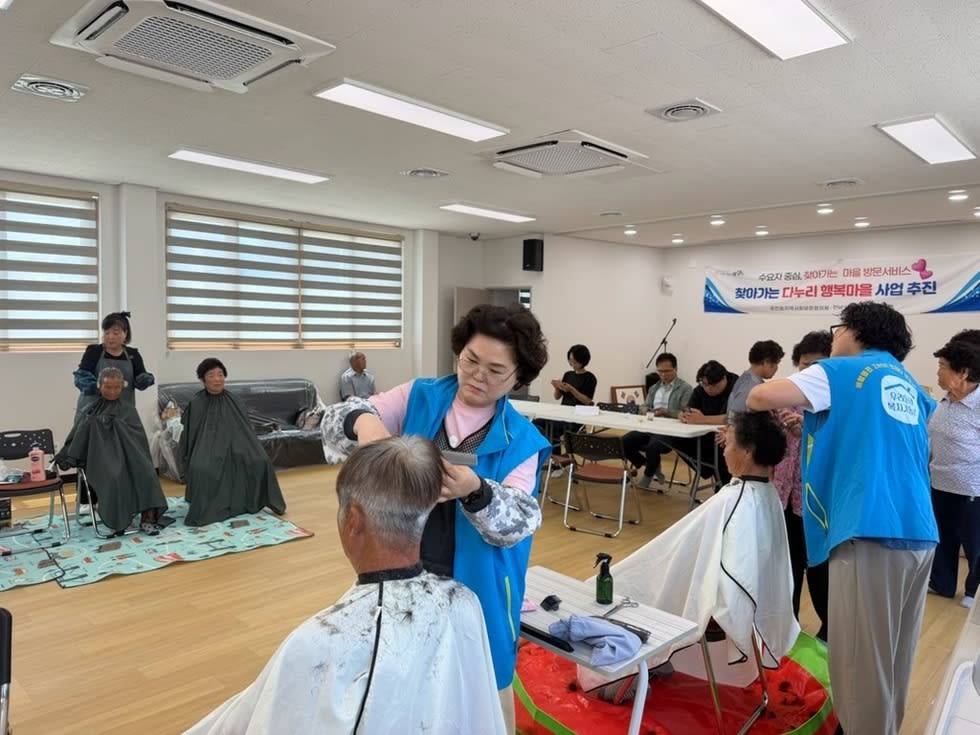 찾아가는 복지, 강진읍 주민들에 ‘안전한 여름나기’ 선물 - 안전 | 코리아NEWS