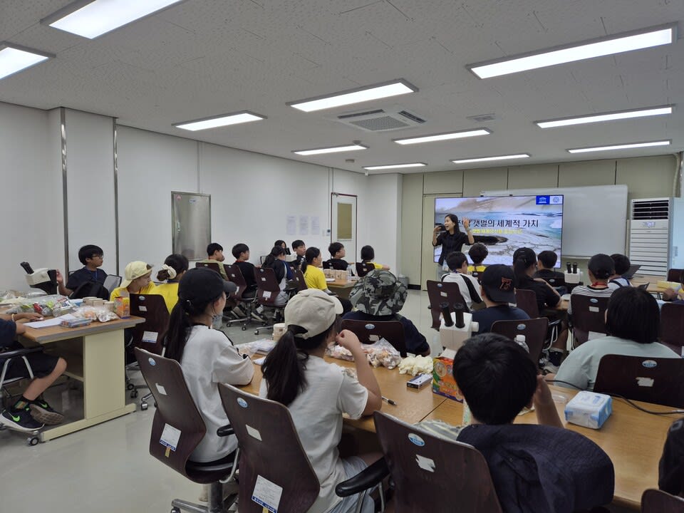 무안교육지원청, 대학 협력으로 갯벌 탐사…생태환경 배움터로 - 교육 | 코리아NEWS