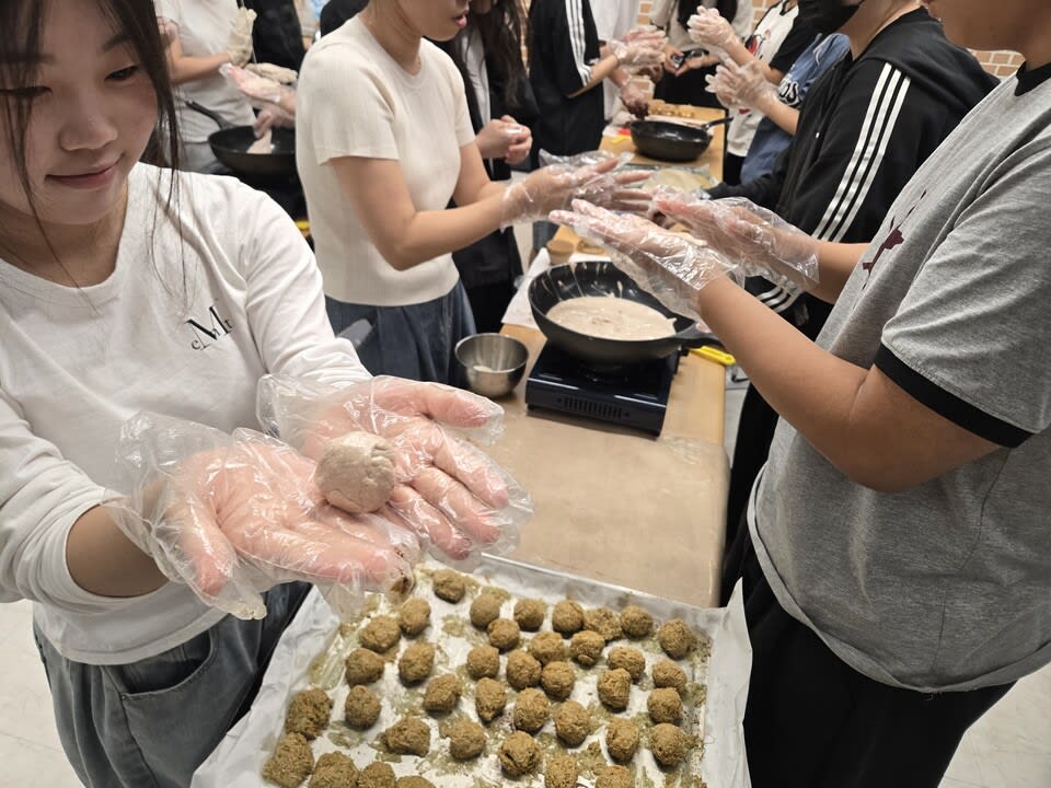 금성고 '달콤곰빵', 학부모회와 손잡고 지역사회에 사랑 전해 - 교육 | 코리아NEWS