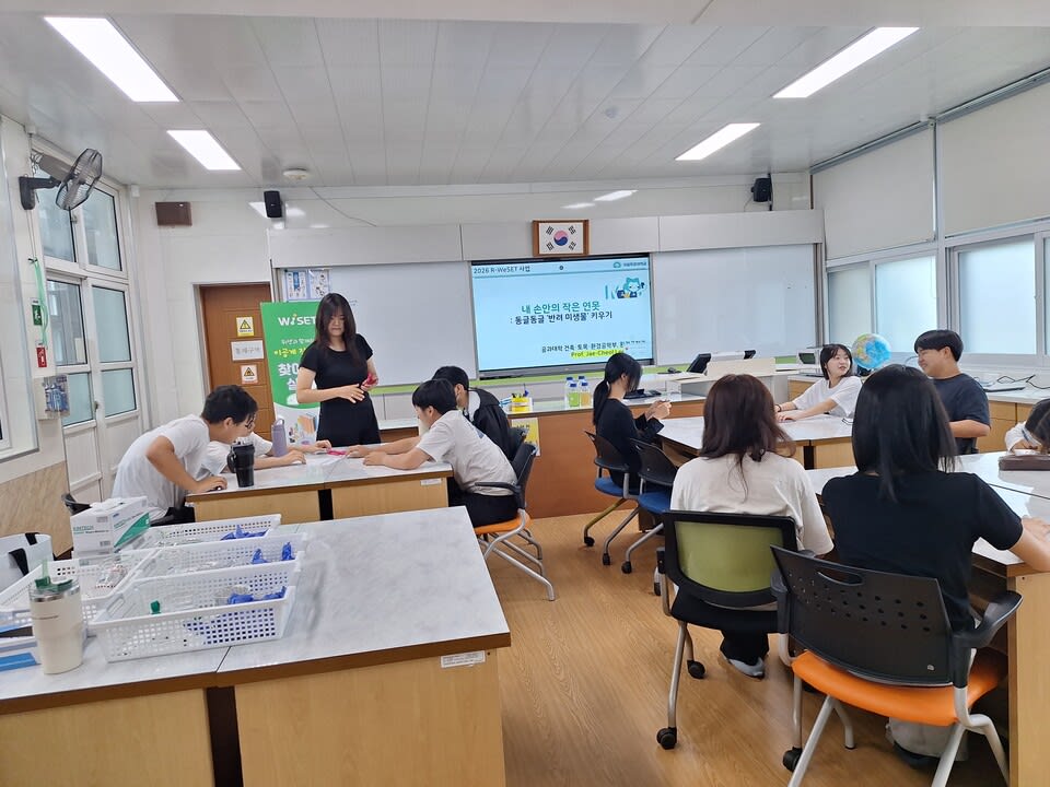 목포대 이재철 교수, 강진작천중서 '반려미생물' 키우며 환경공학 유죗 - 환경 | 코리아NEWS
