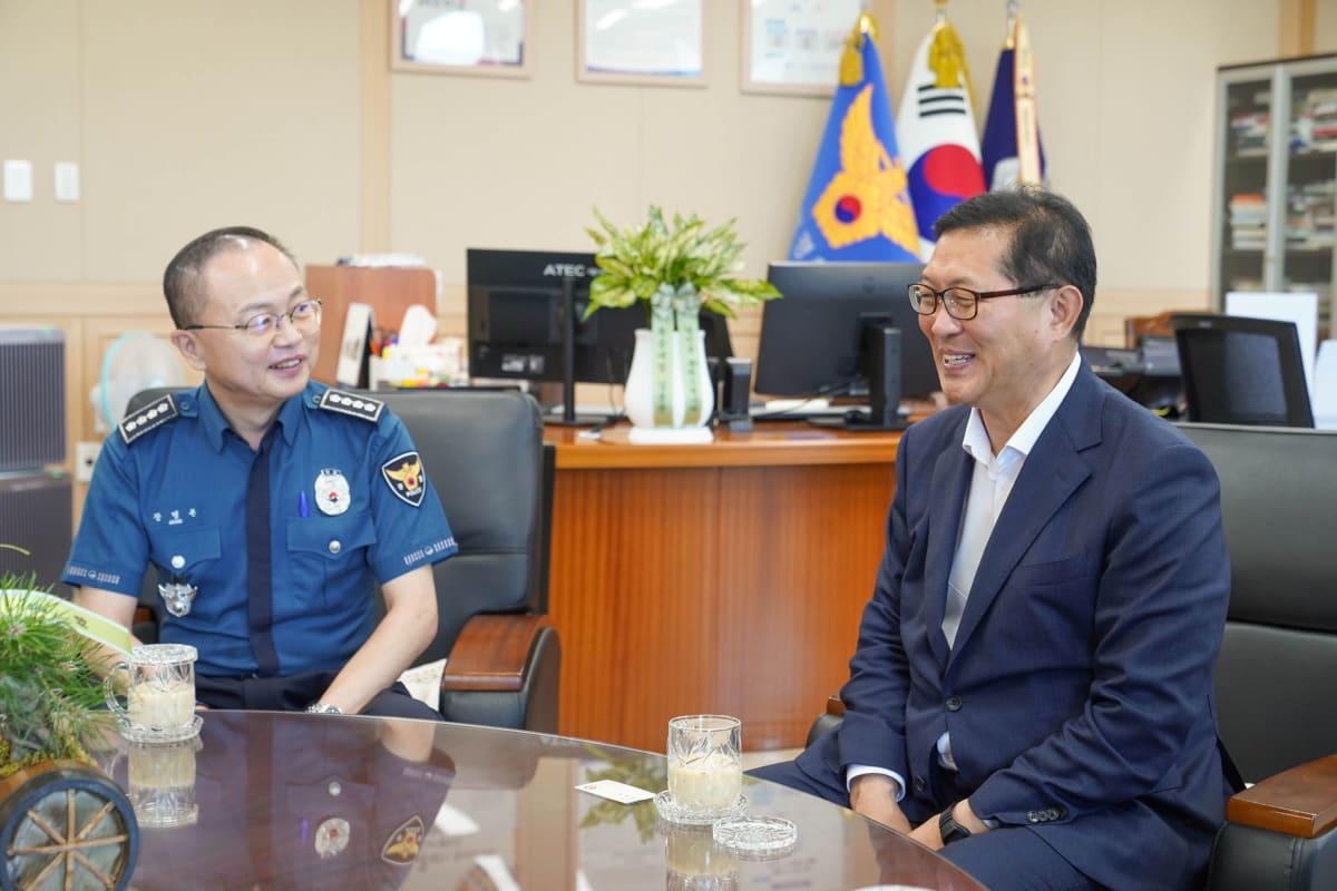 강성휘 목포시장, 유관기관·언론사 잇단 방문…지역 협력 강화 - 행정 | 코리아NEWS