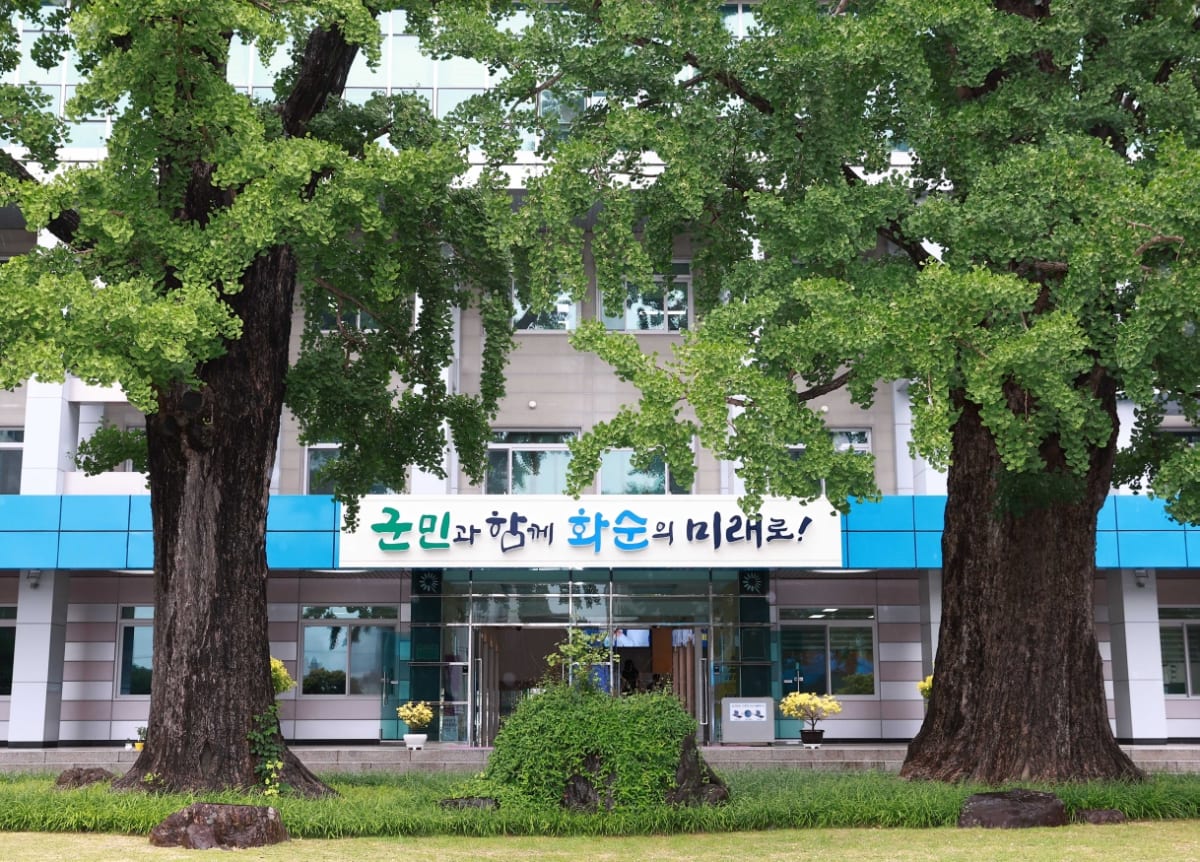 화순 꽃강길 분수쇼, 하절기 맞아 신규 ‘불빛 댄스’ 펼쳐 - 문화 | 코리아NEWS