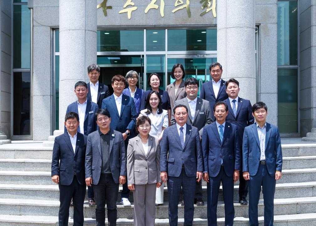 나주시의회, 제10대 전반기 의장에 김관용 의원 선출…소통·협치 약속 - 행정 | 코리아NEWS
