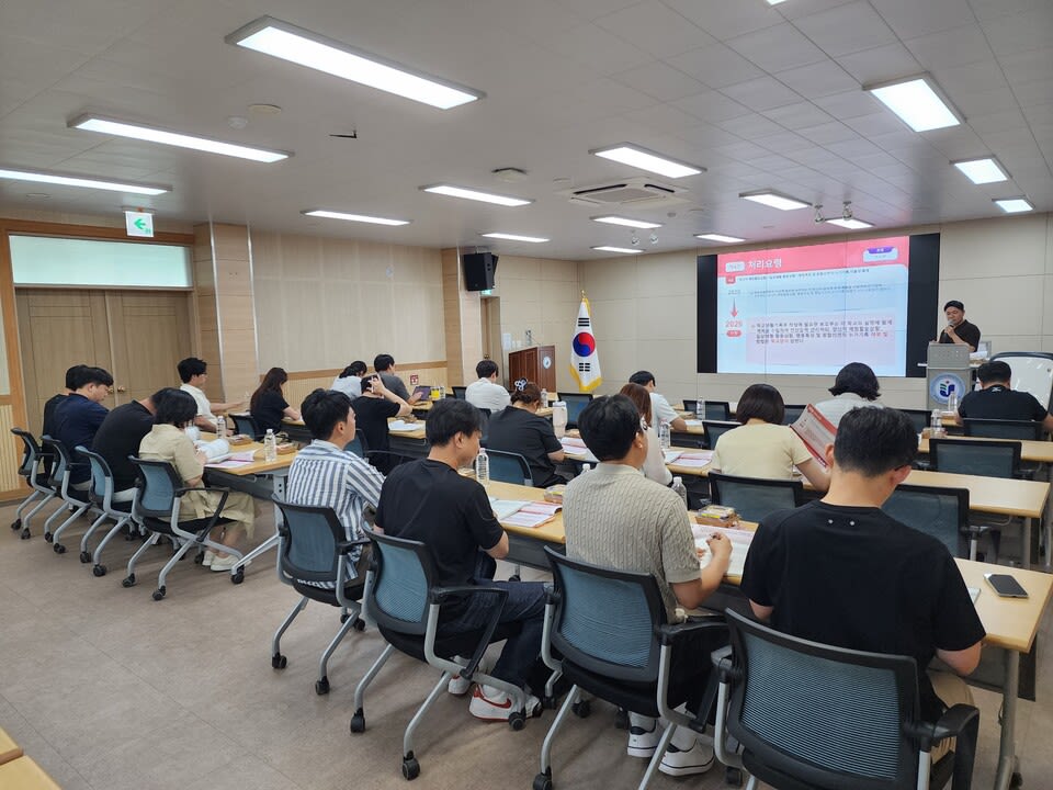 무안교육지원청, 초등 학교생활기록부 공정성 강화…AI 작성 지침도 확인 - 교육 | 코리아NEWS