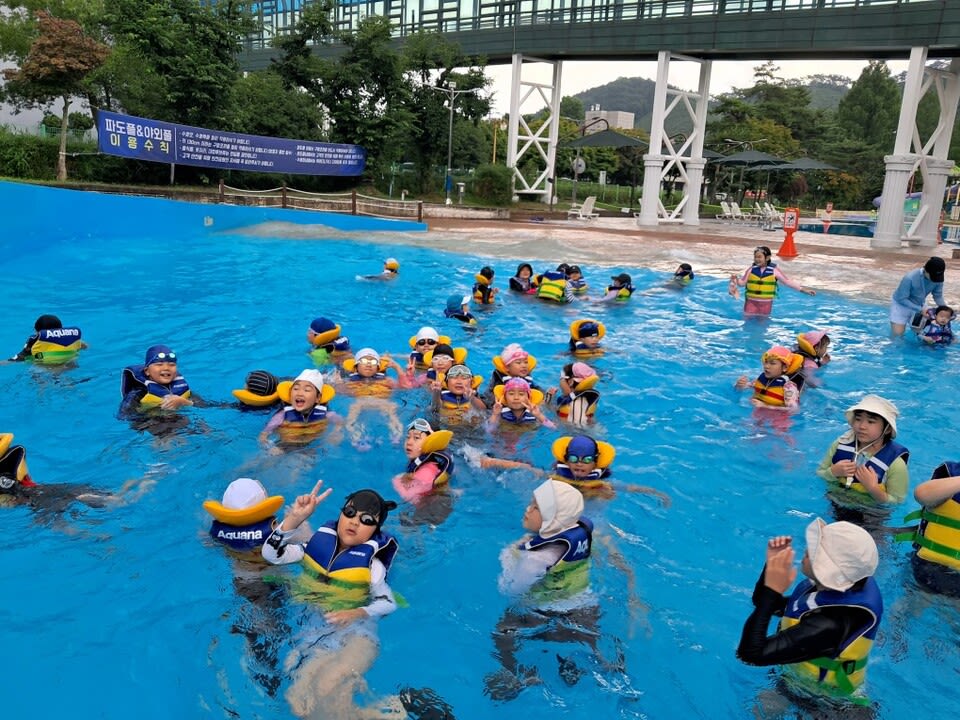 옥과초, 학교장 넘어 아쿠아로…안전 수영 체험 '훈훈' - 교육 | 코리아NEWS
