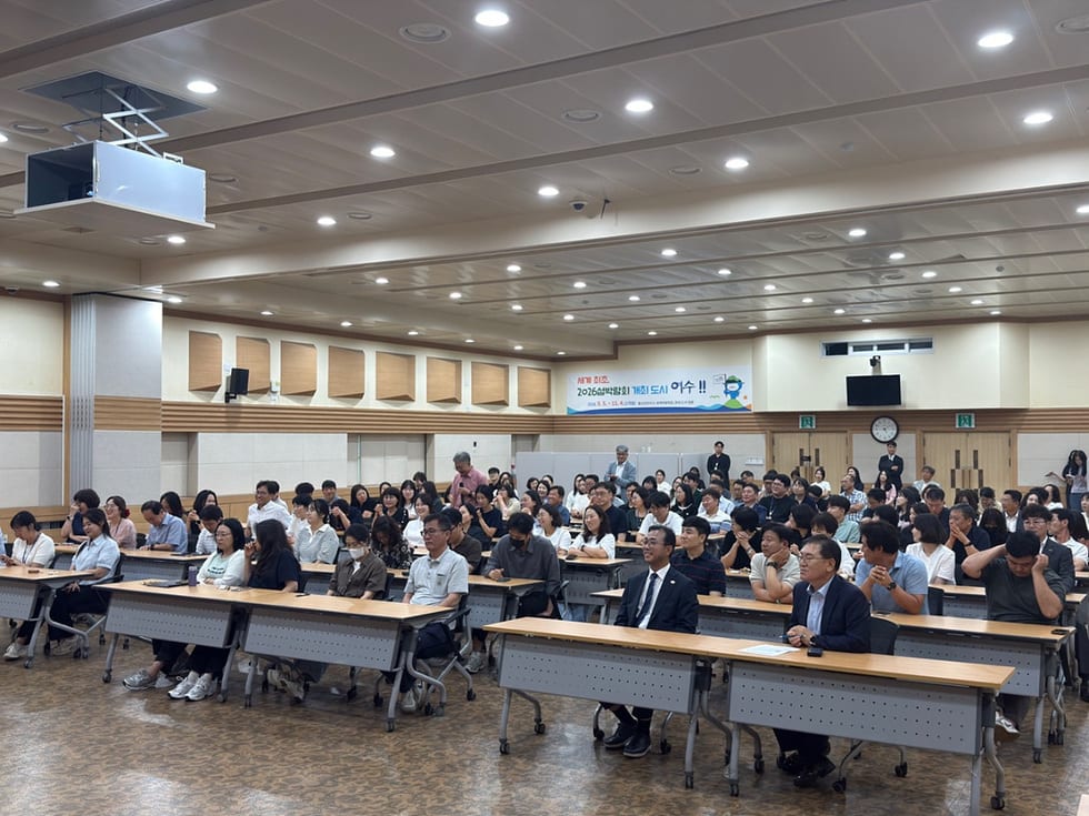 여수시, 대전환 시대 공직자 역량강화…정은승 위원장 초청 특강 - 행정 | 코리아NEWS