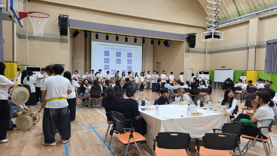 학생·교사·학부모 모인 '가족회의', 존중과 배려로 꽃피우는 학교