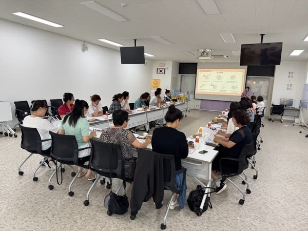 신안군, 급식조리종사자 대상 위생·안전 교육 및 힐링 체험 진행